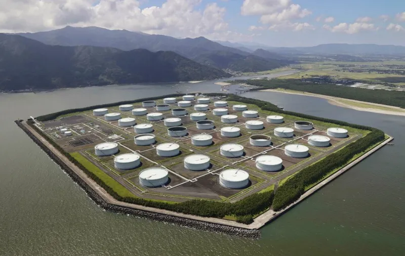 С 1 мая Япония начнет расходовать экстренный запас нефти