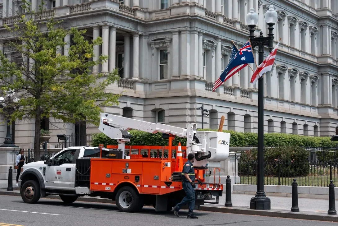 Церемониальный промах: Вашингтон ошибся перед встречей британского короля
