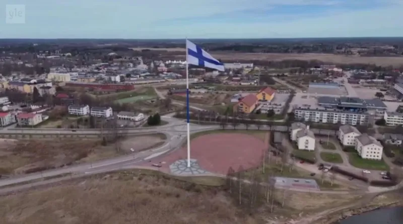 Финляндия судится с российской компанией за 100-метровый флагшток