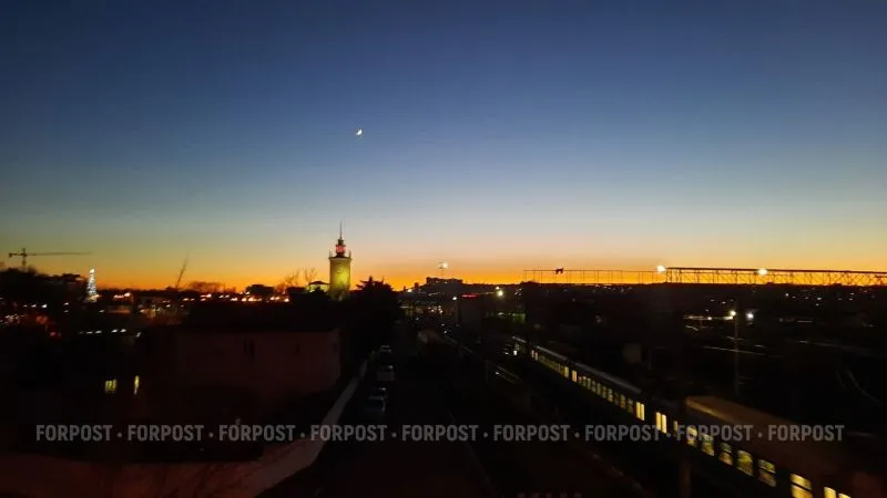 В Крым запустили поезд для работающих допоздна 