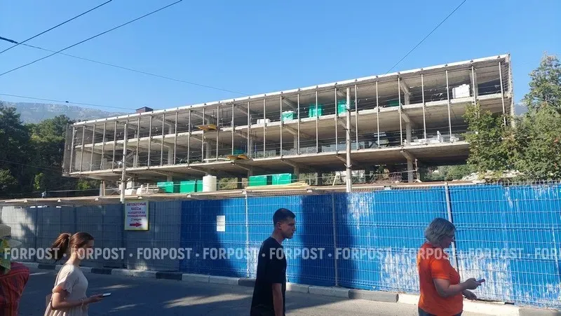 Главная автостанция на юге Крыма перед курортным сезоном осталась без подрядчика