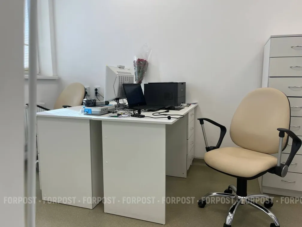 В каждом британском офисе есть человек, который прячется в туалете