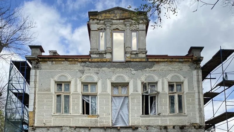 Для бизнеса и для города: как предприниматель взялся за реставрацию вековой виллы у моря