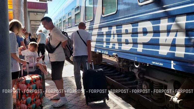 Три поезда на материк отстают от графика из-за ограничений на Крымском мосту