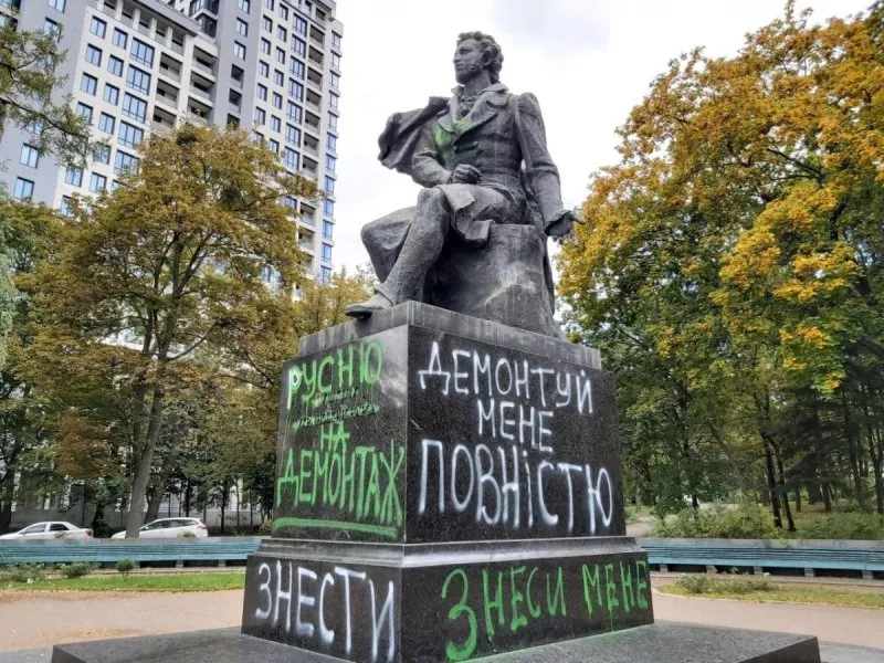 Украина потратила свыше миллиарда евро на снос памятников и переименование улиц