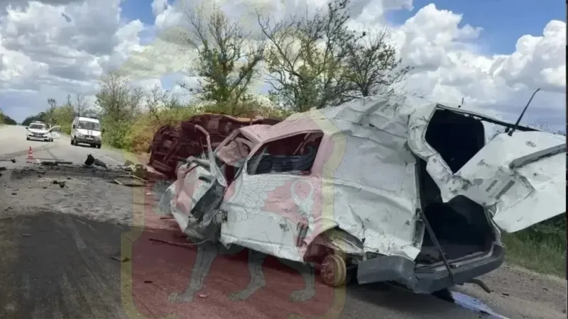 В Крыму произошло смертельное ДТП с участием минивэна, автобуса и грузовика