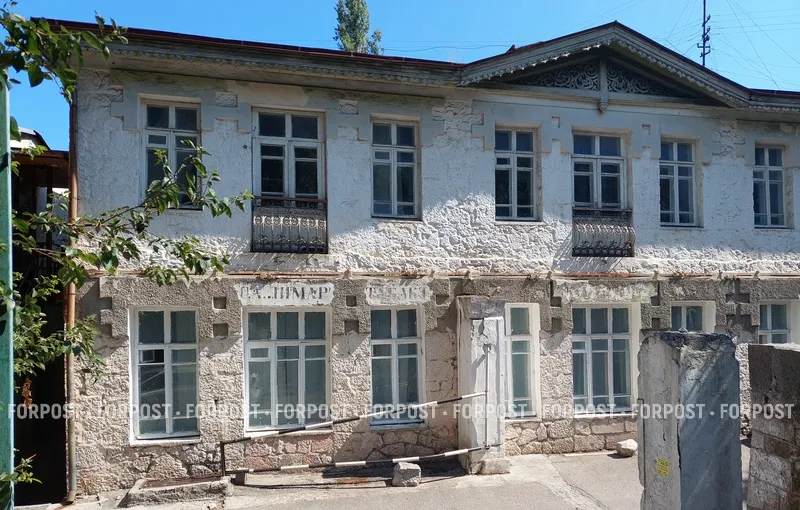 Стены помнят Маяковского: что происходит с гостиницей «Франция» в Алупке