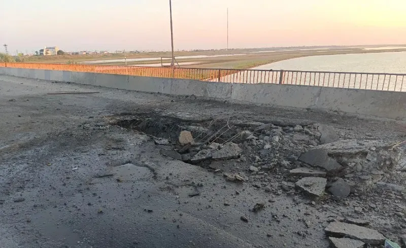 Автомобильное движение через Джанкой закрыто из-за повреждения моста