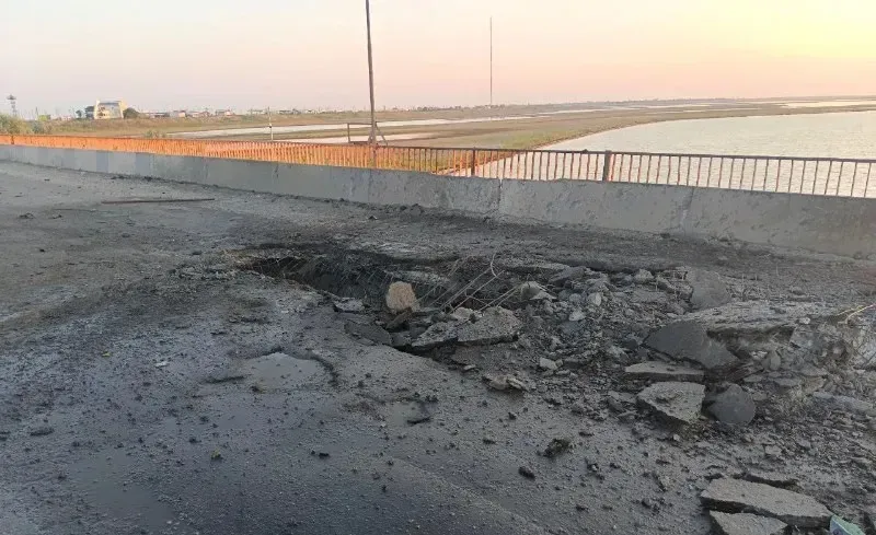 Движение через Чонгарский мост частично восстановили после атаки