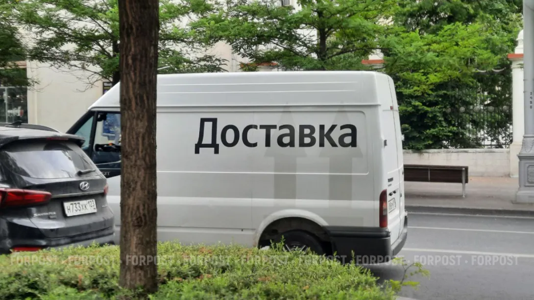 Россияне стали намного чаще покупать одежду и обувь за рубежом — в чём причина