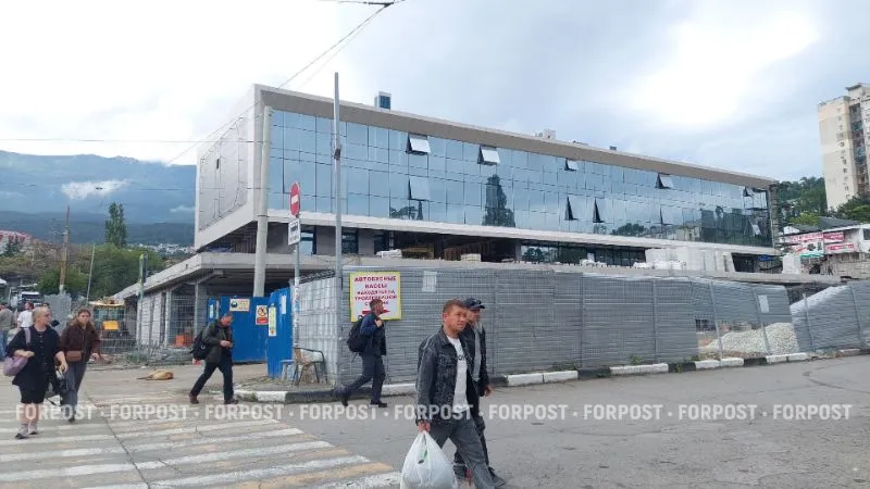Ремонт крупнейшей автостанции крымского курорта снова затягивается