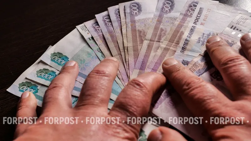 Рекордный отток вкладов: почему россияне забирают деньги из банков