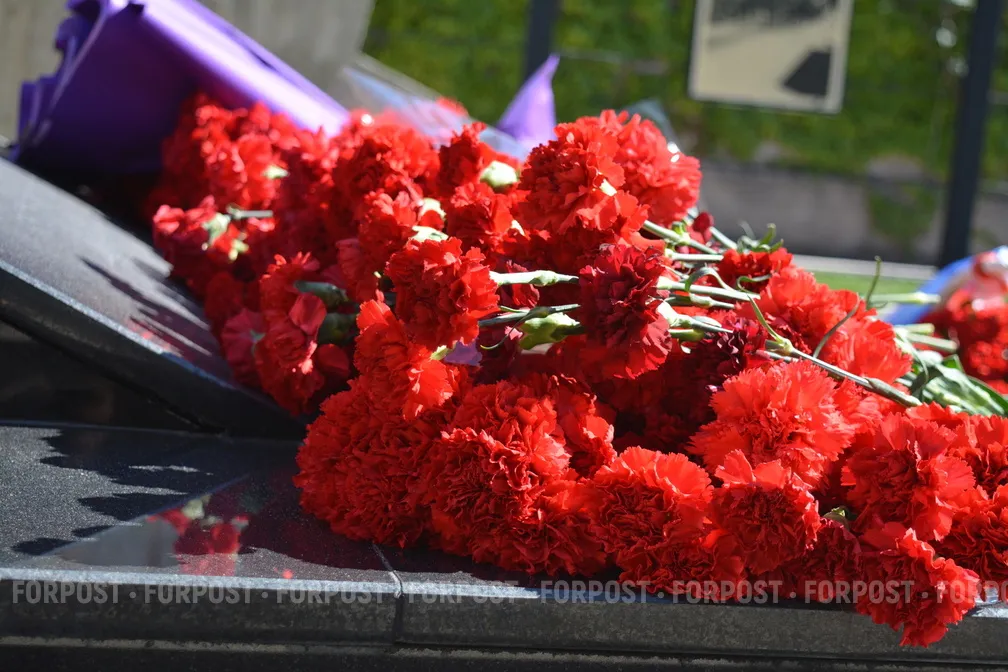 Граждане привели в порядок мемориал героям-черноморцам и братское захоронение в Крыму