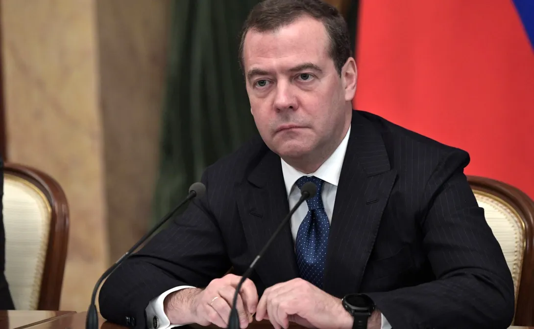 Медведев разрешил крымским бизнесменам уйти в подполье