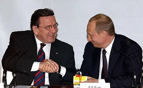 Шредер назвал законным присоединение Крыма к России