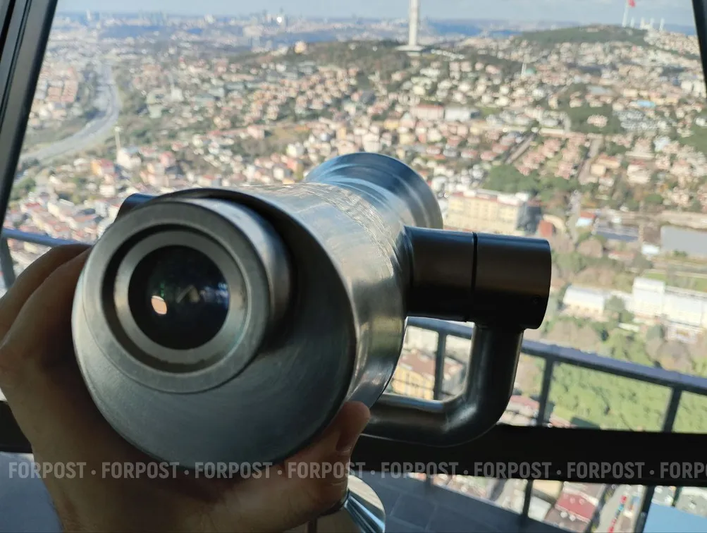 Французы подсматривают, как хорошеет Крыму в России