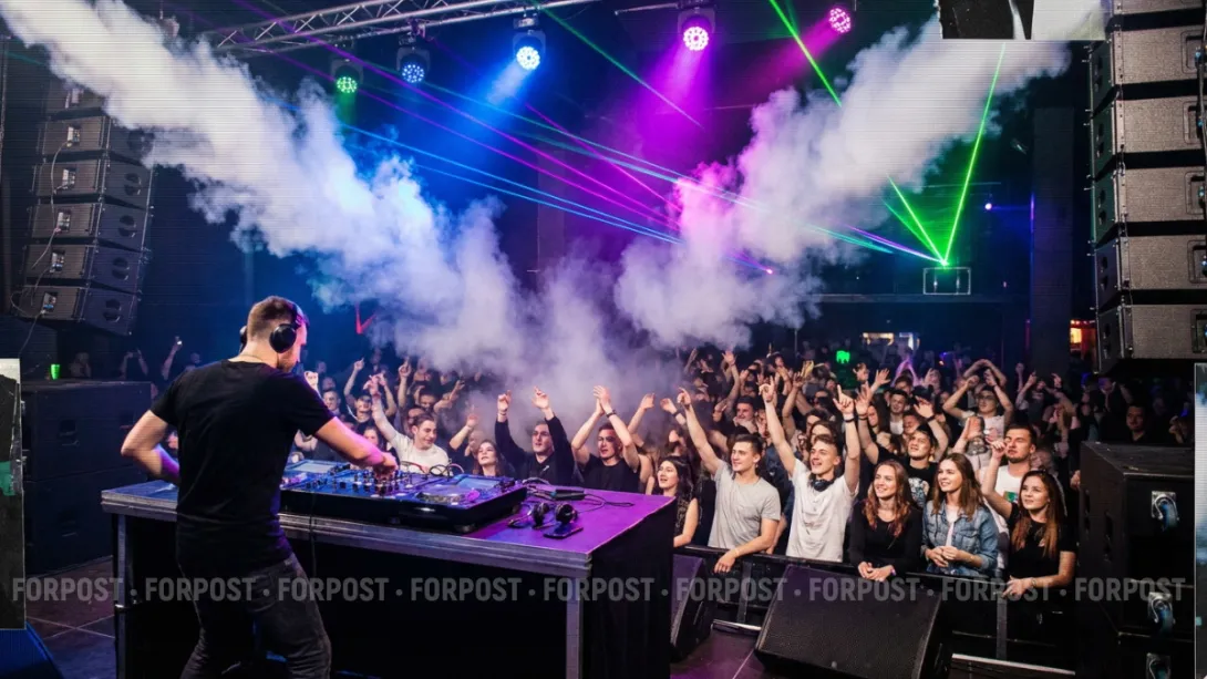 Беглого DJ из Екатеринбурга поймали на вечеринке в Крыму