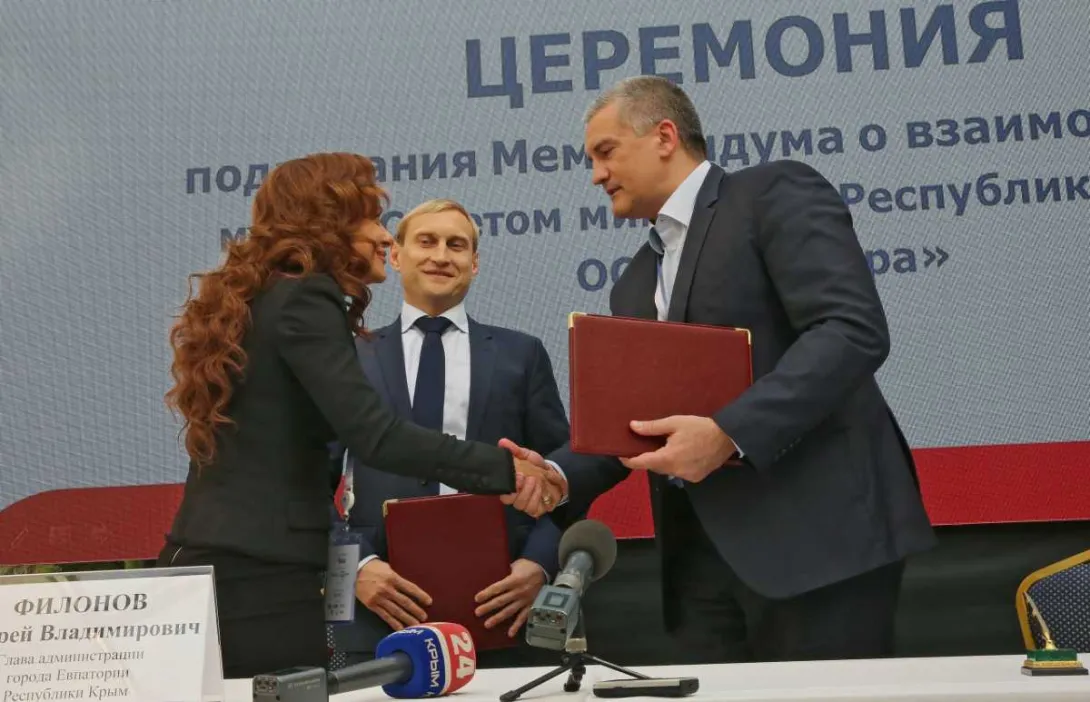Застройка побережья в Евпатории фирмой, связанной с семьей экс-министра обороны Украины, терпит крах