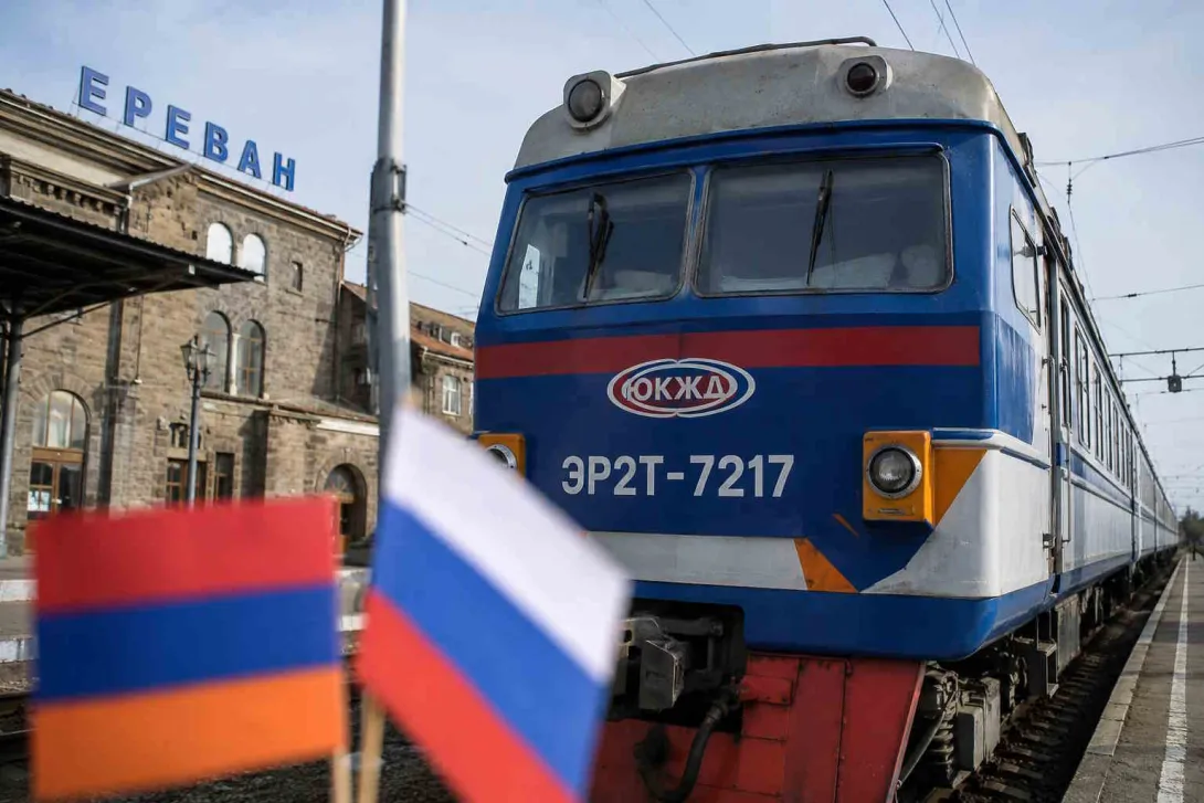 Зачем Пашинян угрожает России миллиардным счётом за железную дорогу