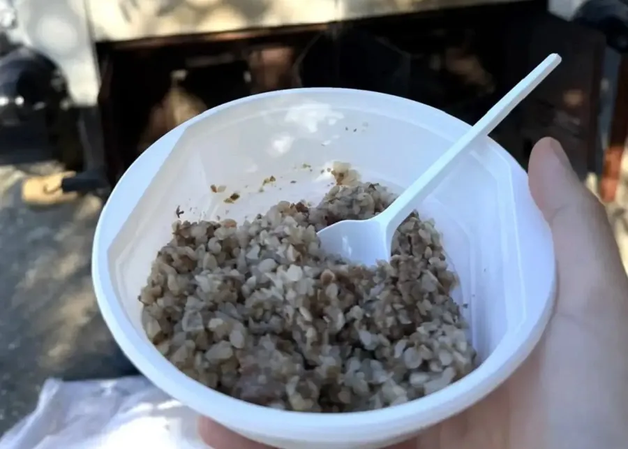 Крымчан на полевых кухнях кормят повара из элитных ресторанов