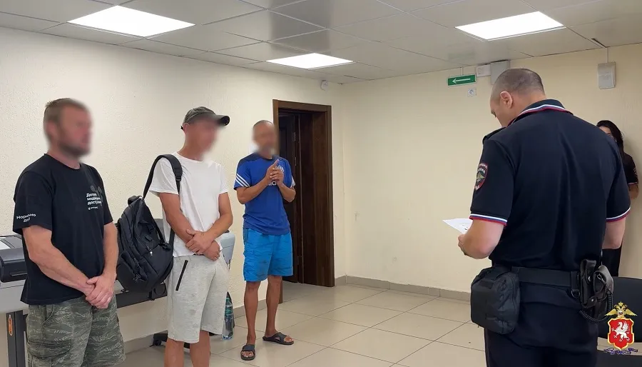 Контракт с Минобороны помог иностранцам получить российские паспорта в Севастополе