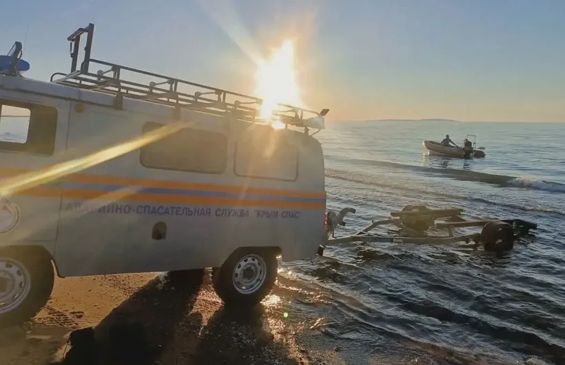 В Крыму в море унесло взрослого и ребёнка на сап-борде