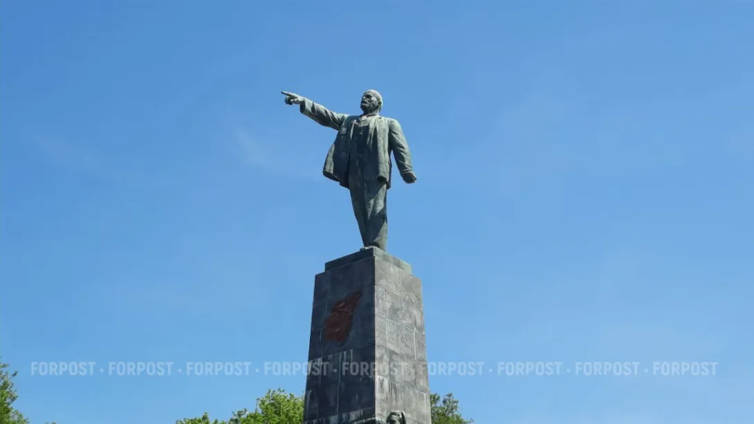 Коммунистам запретили агитацию с памятником Ильичу