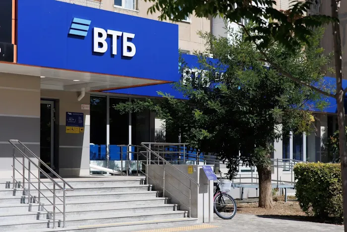 ВТБ открыл обновленный офис в Евпатории