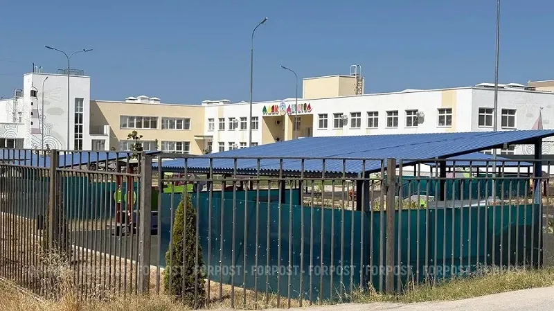 В Севастополе при атаке БПЛА загорелась крыша детсада