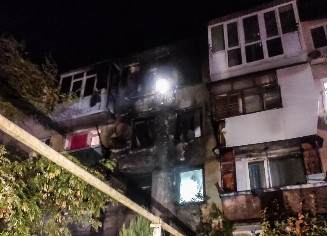 В Севастополе на пожаре спасли 12 человек 