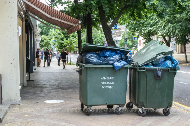 В Севастополе выясняют, кто ещё ответит за перебои с вывозом мусора
