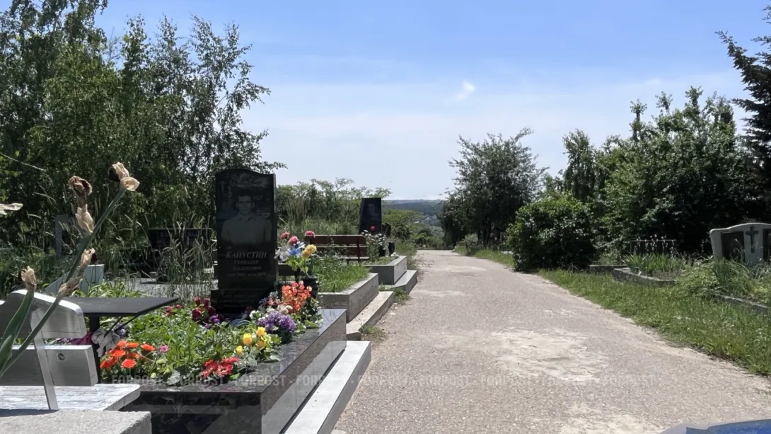 Севастопольцам стало сложнее добираться на дальнее кладбище