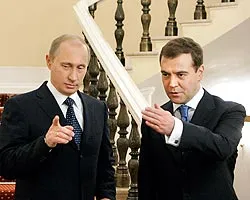 Медведев обошел Путина по рейтингу
