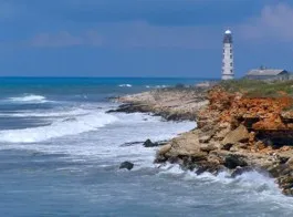 На побережье Казачьей бухты, в районе Херсонесского маяка найдены барельефы