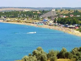 Севастопольская милиция закрыла на пляже "Учкуевка" 11 незаконных торговых точек