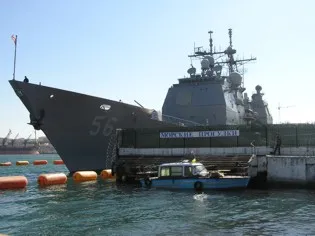Протесты против пребывания американского крейсера в Севастополе продолжаются