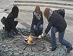 Националистка, жарившая яичницу на Вечном огне в Киеве, будет находиться в СИЗО на время следствия