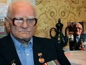 В Севастополе исполнительная власть «кошмарит» 95-летнего ветерана судами за то, что он намерен выйти 9 мая с плакатом