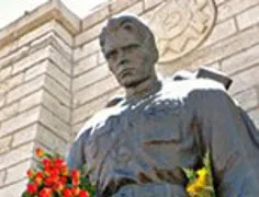 Власти Крыма и Севастополя не будут сносить советские памятники
