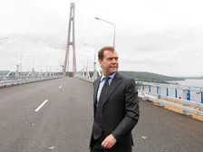 Медведев открыл самый большой в мире вантовый мост