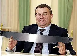 Военные прокуроры больше не обвиняют Сердюкова в земельной афере, только его подчиненных