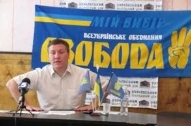 В Черновцах депутата, вышедшего из "Свободы", избили битами