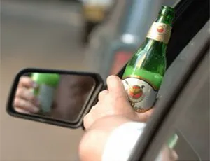Пьяный гаишник на авто друга гонял отдыхающих по набережной Ялты