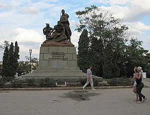 Власти Севастополя не хотят помогать коммунистам реставрировать памятник комсомольцам