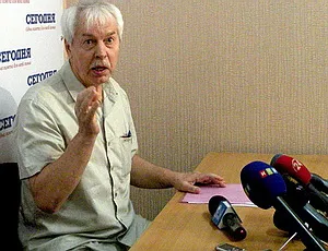 Мешков утверждает, что на его избитого сына оказывают давление с требованием отказаться от показаний
