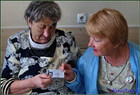 Людмиле Большаковой вручён членский билет ОО "Дети войны Севастополя", а её сыну - компьютер