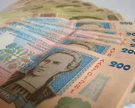 Гривня вновь сдает позиции: В обменниках укрепляются евро и доллар