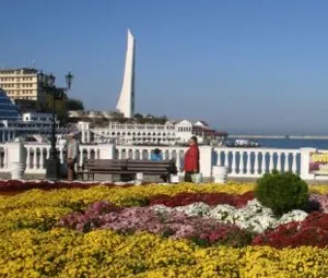 Бал хризантем проходит в Севастополе
