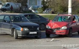 В Севастополе два автомобиля «Opel» столкнулись в районе остановки «Улица Дмитрия Ульянова»