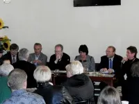 27октября 2013 года в помещении кафе «Избушка», прошла встреча избирателей с депутатом городского Совета В.В.Саратовым
